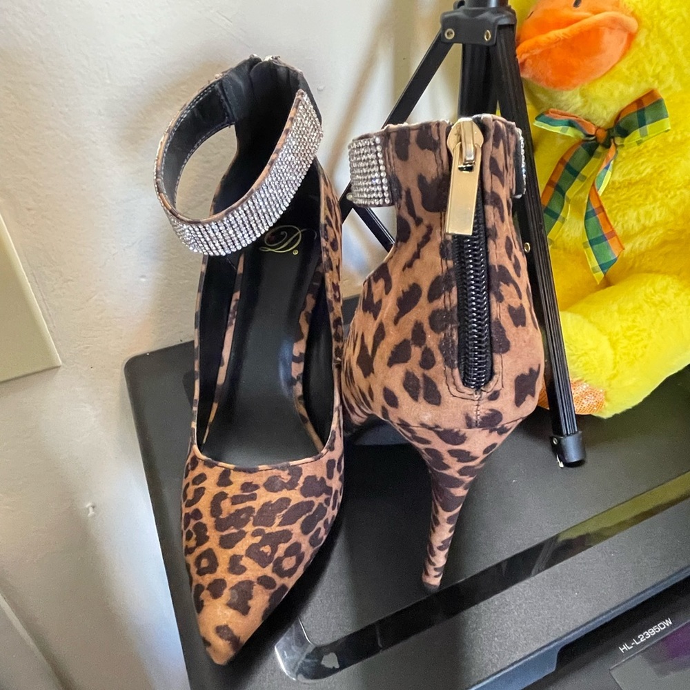 Shoes - Picture 4 of 6